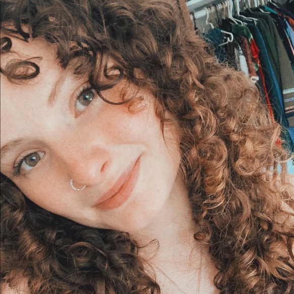 Meet your Posher, Ayla - Picture 1 of 1